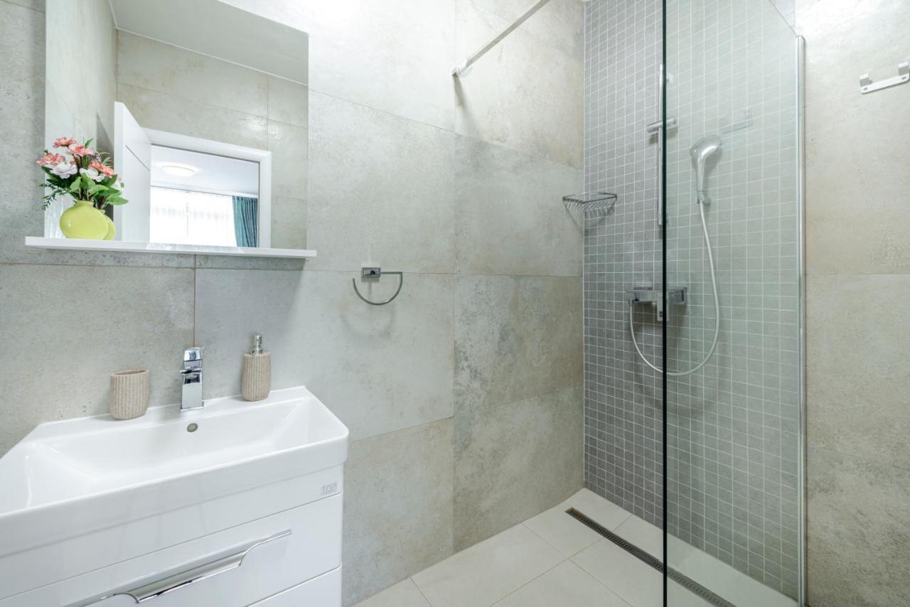 Oyo Deluxe Apartments Дубровник Екстериор снимка