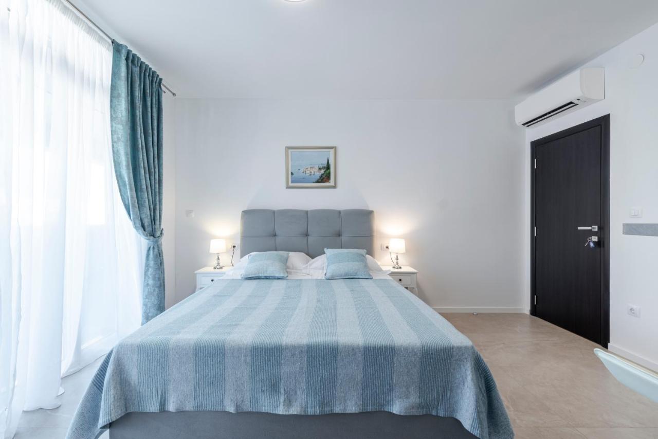 Oyo Deluxe Apartments Дубровник Екстериор снимка