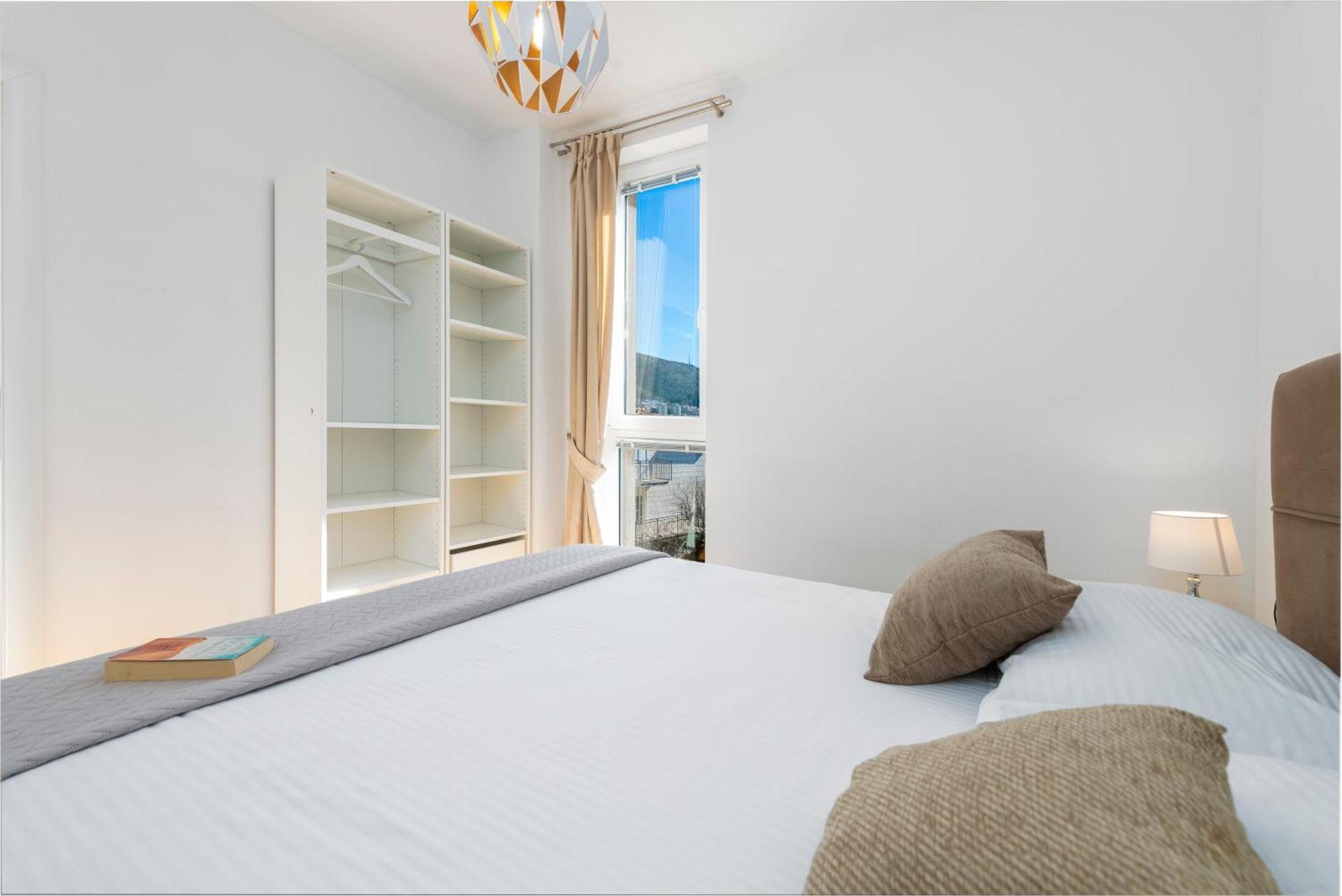 Oyo Deluxe Apartments Дубровник Екстериор снимка