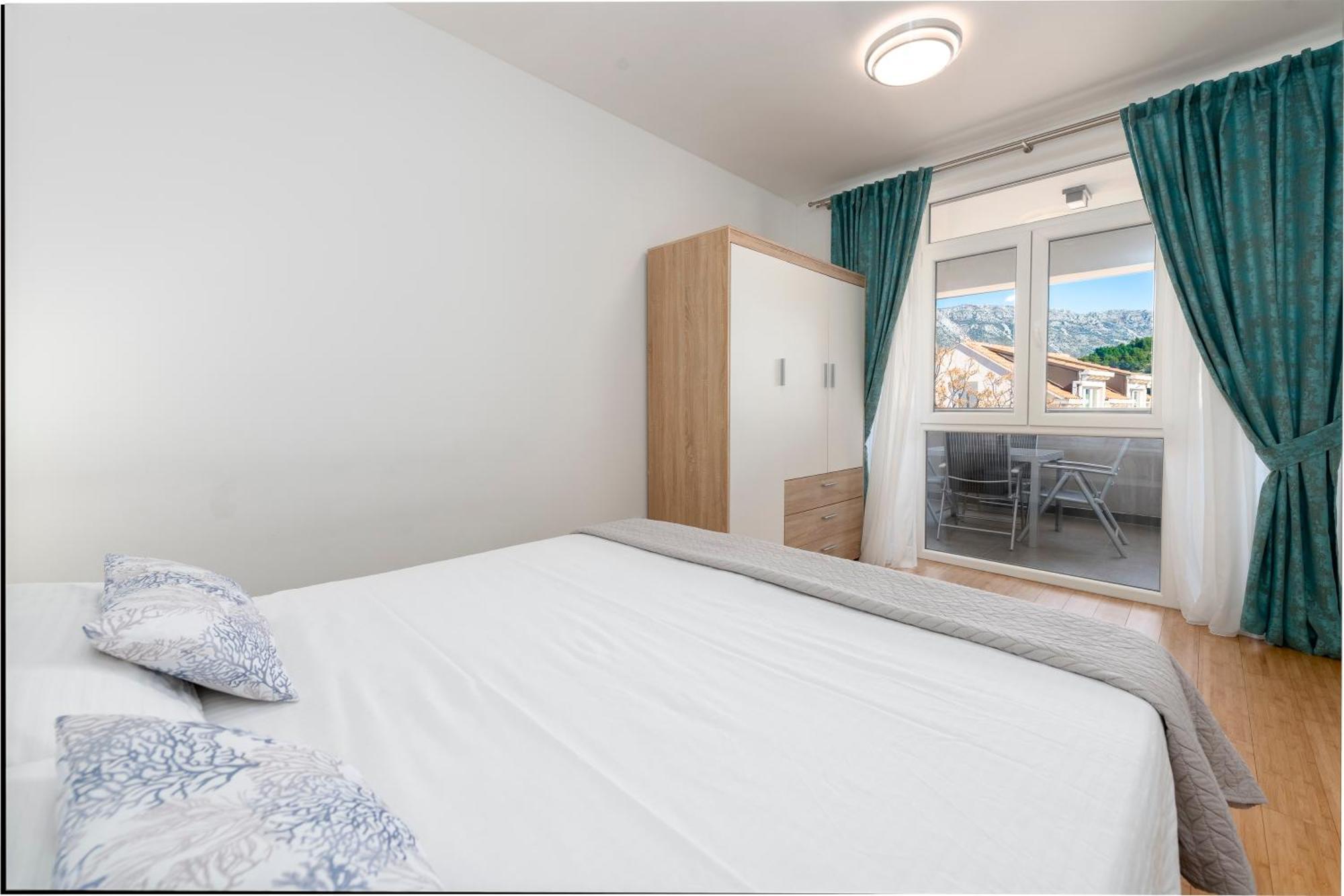 Oyo Deluxe Apartments Дубровник Екстериор снимка