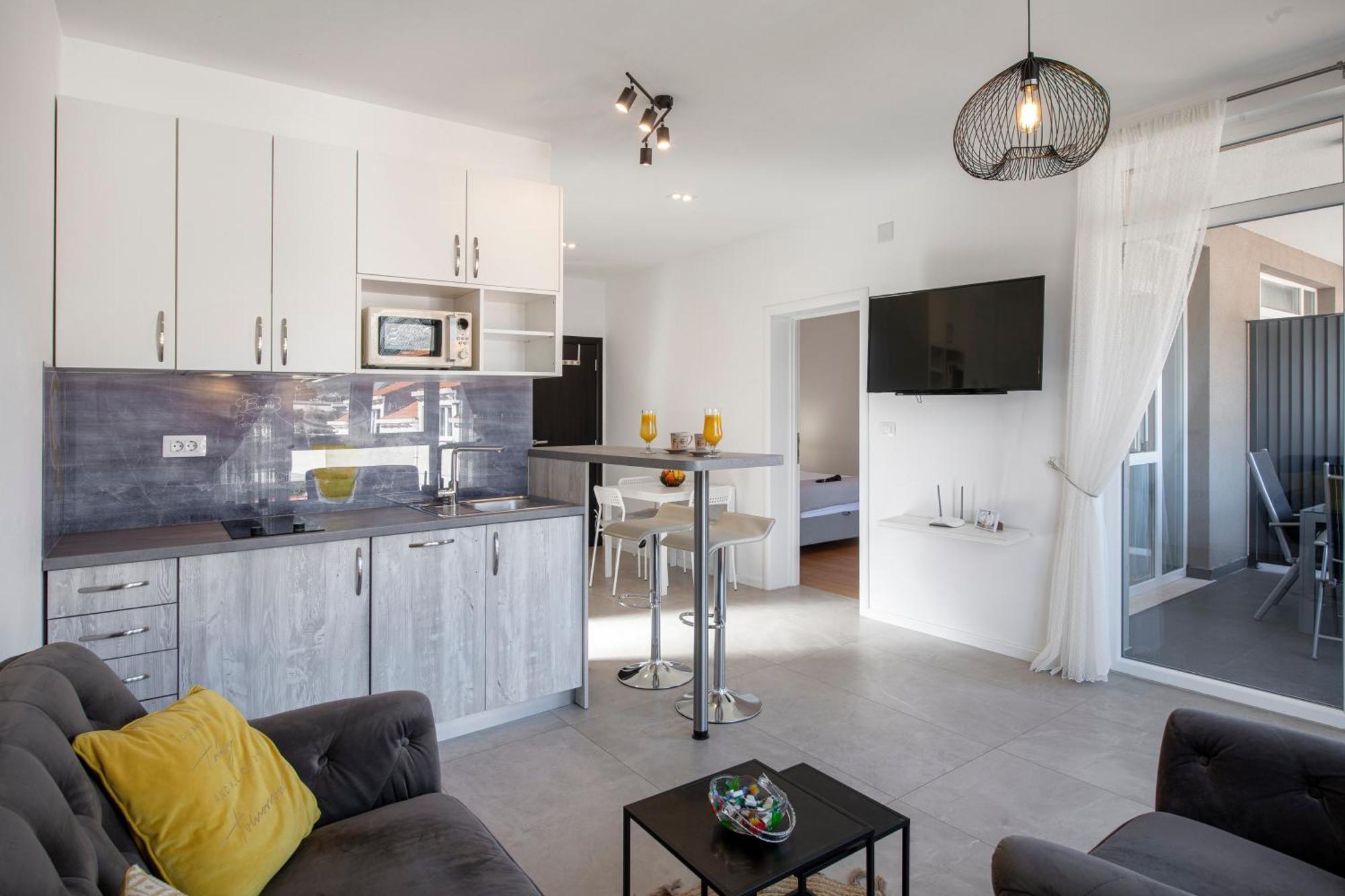 Oyo Deluxe Apartments Дубровник Екстериор снимка