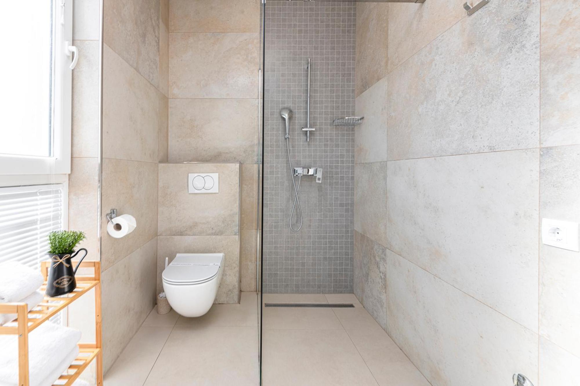 Oyo Deluxe Apartments Дубровник Екстериор снимка