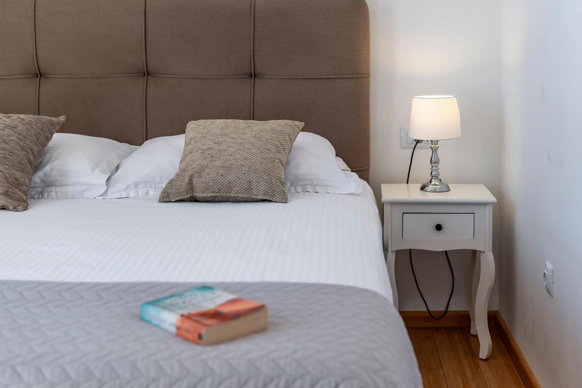 Oyo Deluxe Apartments Дубровник Екстериор снимка