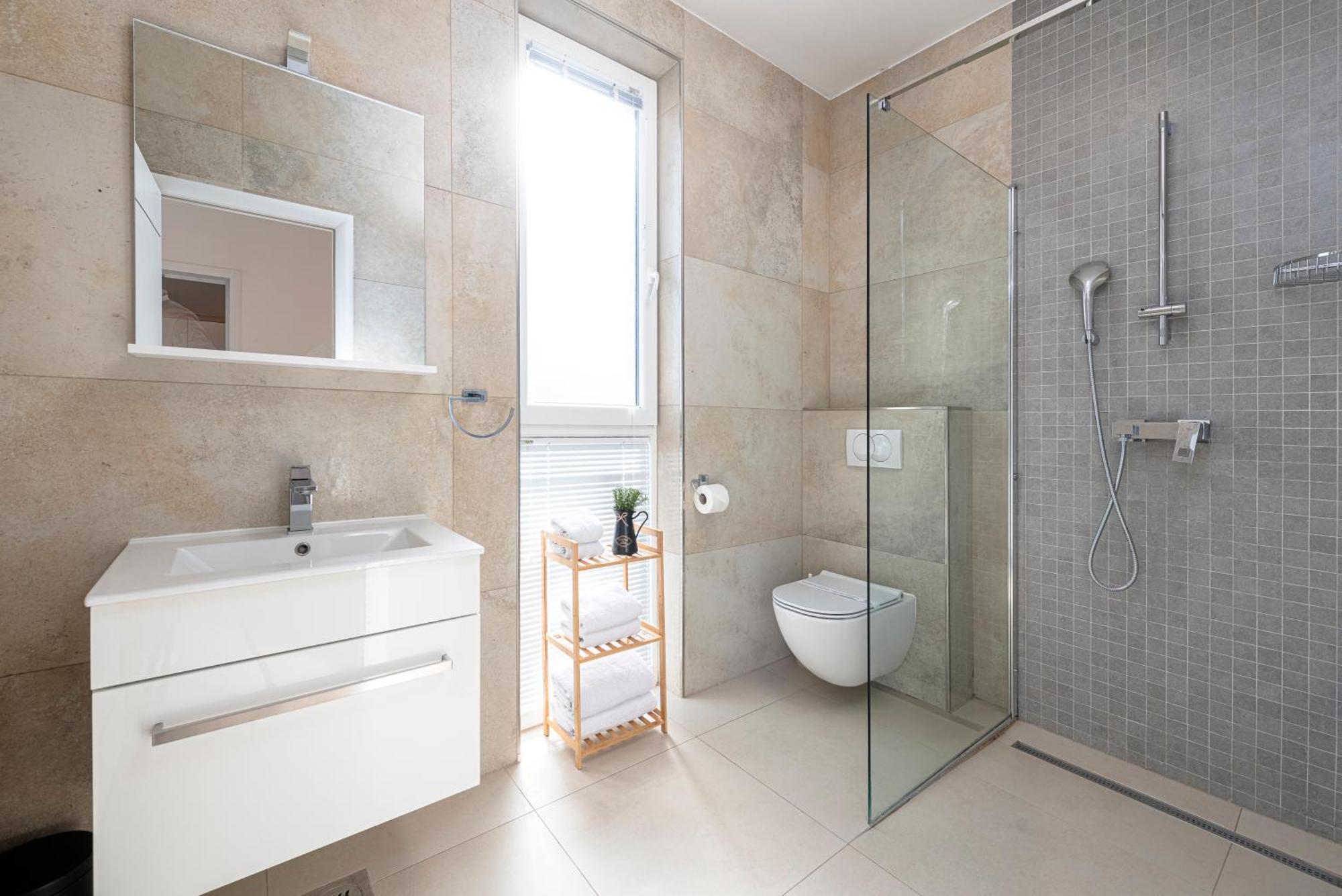 Oyo Deluxe Apartments Дубровник Екстериор снимка